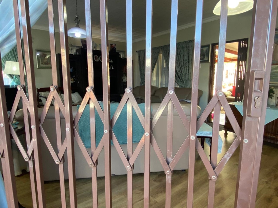 3 Bedroom Property for Sale in Deoville Park Western Cape
